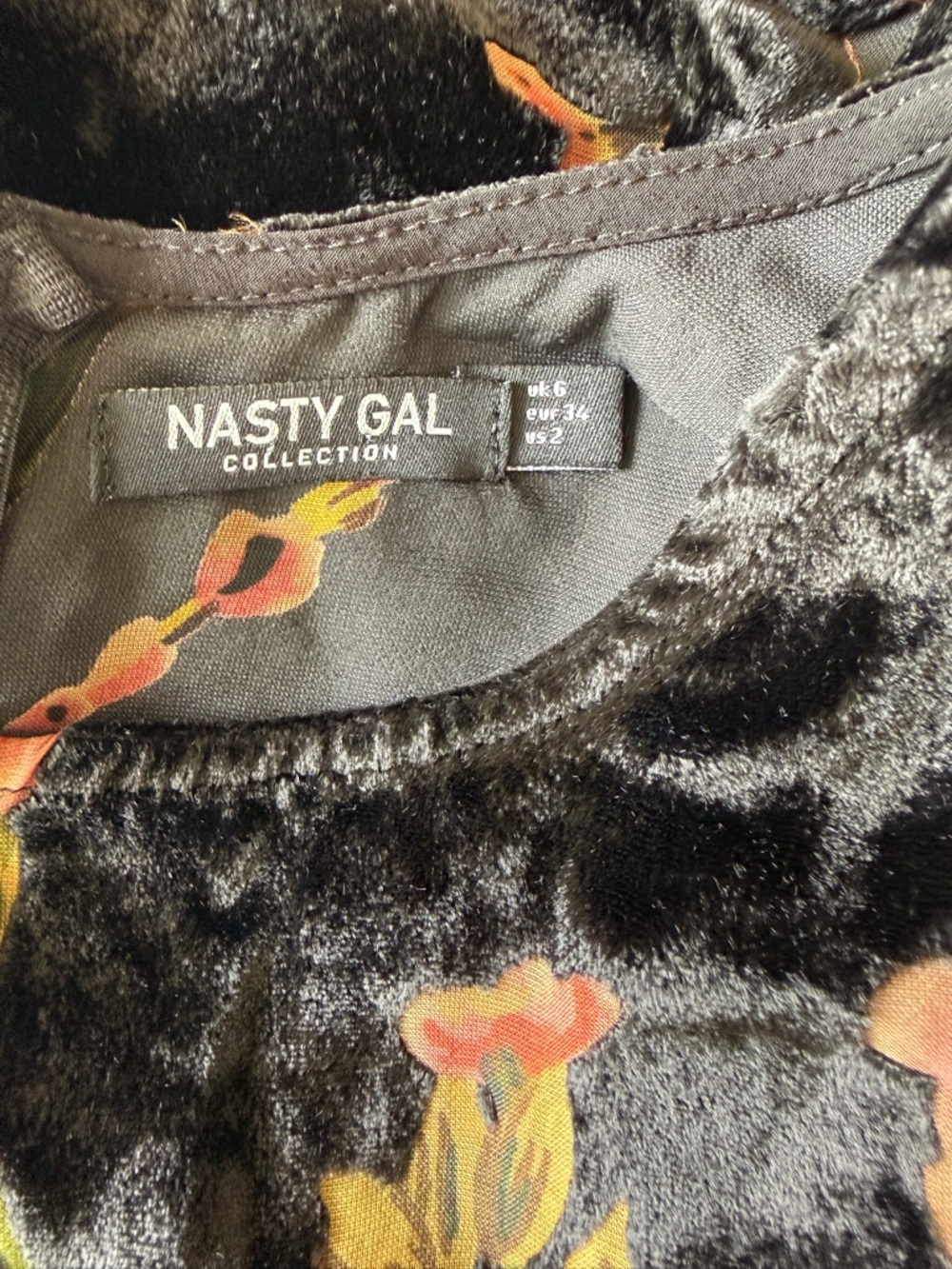 Nasty Gal Black Floral Velvet Burnout Crop Top Cherry Blossom Long Sleeve US 2 - Picture 3 of 6